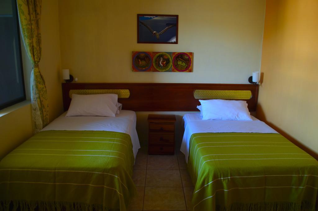 Dolphin House Puerto Baquerizo Moreno Exterior foto