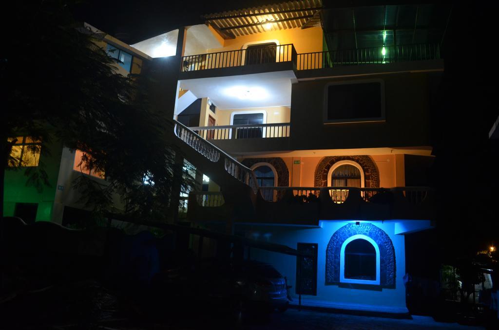 Dolphin House Puerto Baquerizo Moreno Exterior foto